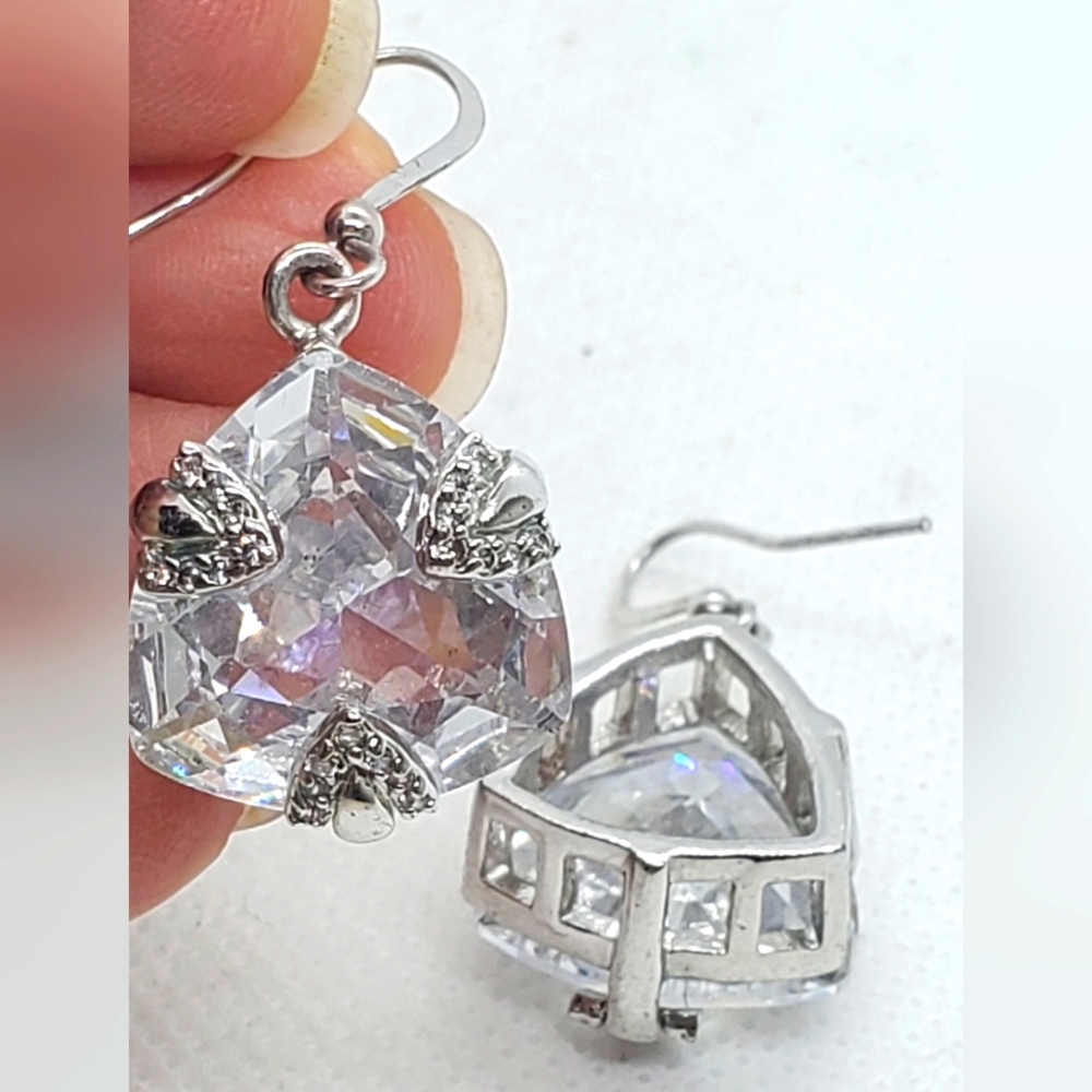 Neiman Marcus Earrings In Silver Tone Triangular Crystal Drop - Picture 7 of 7